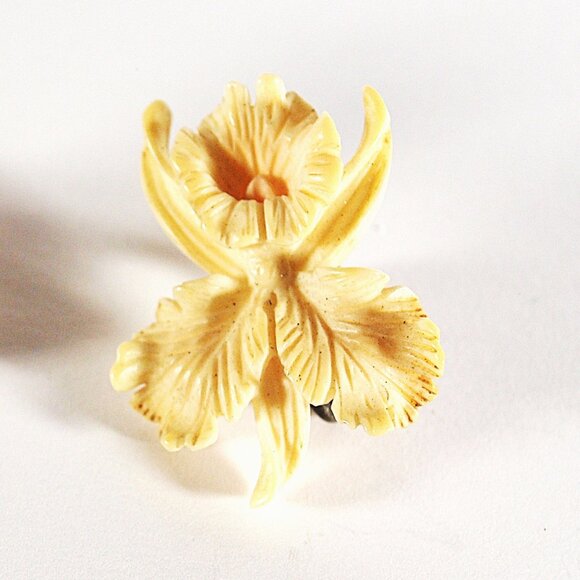 Ming's Earrings - Carved Orchid, Sterling Silver Screw Backs - Picture 2 of 3